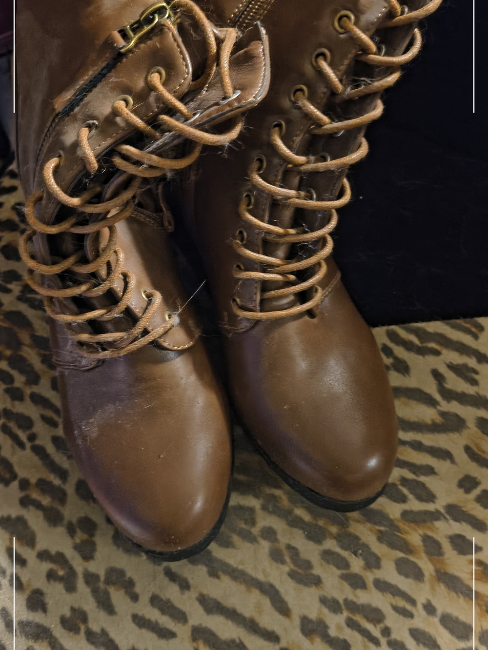 Source Unknown Brown Lace-Up Women's Ankle Boots